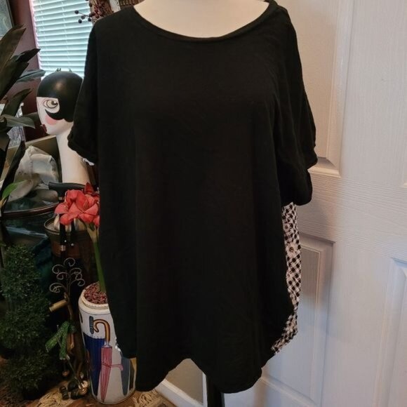 Torrid top pop over black white buffalo print Daisy daisies floral 3 3X - Picture 3 of 6